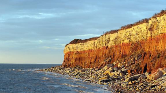 Eastern Daily Press: Hunstanton's cliffs offer a glimpse into the geological history of the north Norfolk coast Eastern Daily Press: Hunstanton's cliffs offer a glimpse into the geological history of the north Norfolk coast