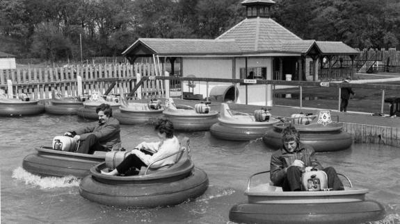 Eastern Daily Press: AQUATIC FUN: Visitors try out bumper boats - dodgems on water - at a preview day held at Pleasurewood Hills on May 11, 1983. Eastern Daily Press: AQUATIC FUN: Visitors try out bumper boats - dodgems on water - at a preview day held at Pleasurewood Hills on May 11, 1983.