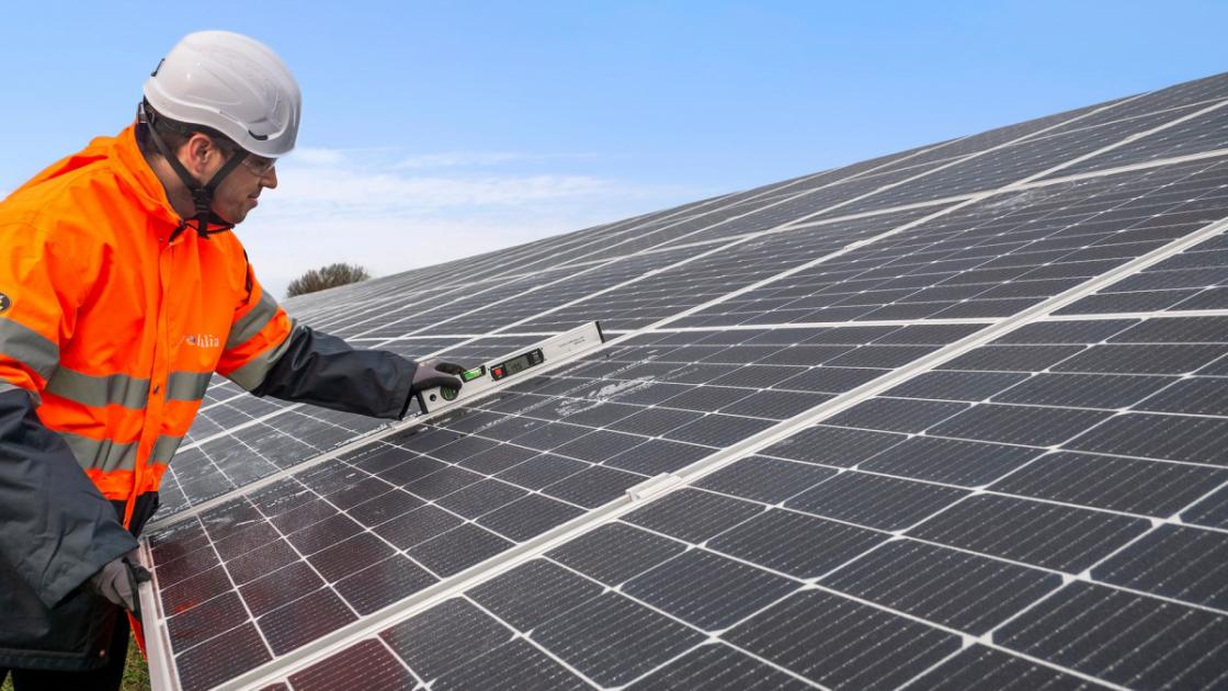 New Norfolk solar farm set to power the nation's railways 