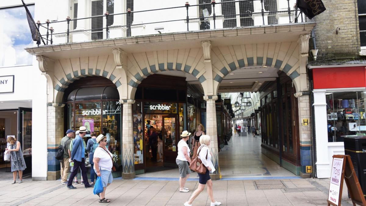 Shoppers flock to the high street during the bank holiday weekend | Eastern  Daily Press