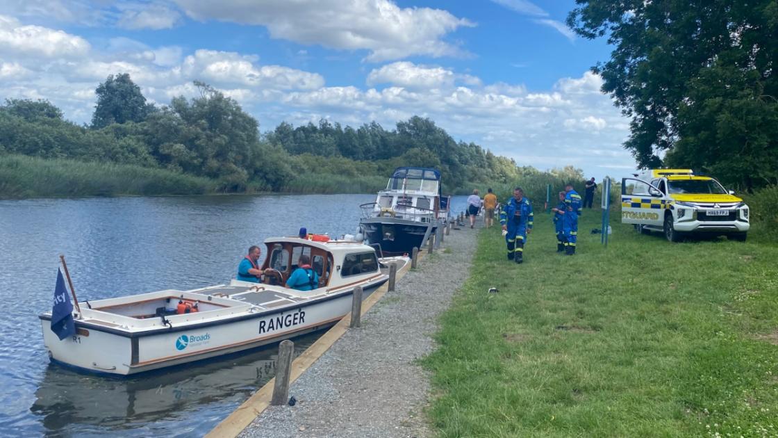 Emergency services called to River Waveney at Barnby 