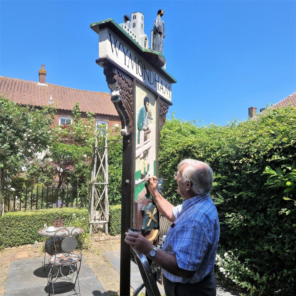 Wymondham Heritage Museum volunteers restore town sign