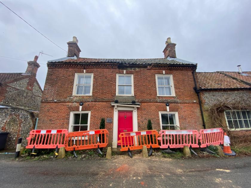 B1110 in Thornage closed after crumbling house blocks road 