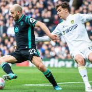 Late drama saw Norwich City beaten 2-1 by Leeds United at Elland Road.